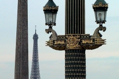 Frankreich, Paris, alte Straßenlaterne, Obelisk und Eiffelturm