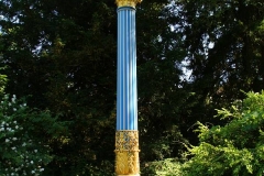Potsdam, Park Sanssouci, Säule "Mädchen mit Papagei"
