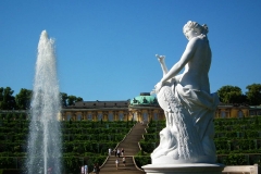 Potsdam, Skulptur Juno mit Pfau vor dem Schloss Sanssouci