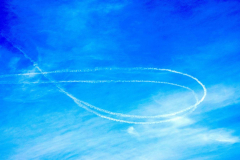 Cuxland, Stinstedt Mai 2023, Im Cuxland schwimmen Wale am Himmel