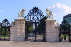 Wien, Schloss Belvedere, Haupttor zum Oberen Belvedere mit Löwen