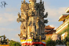 Bali, Semarapura, Kandapat Sari Statue