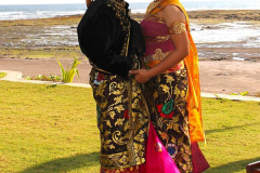 Bali, Puri Dajuma Cottages. Traditionelles Brautpaar