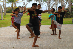 Bali, Puri Dajuma Cottages, Traditioneller Tanz, Proben des Nachwuchses