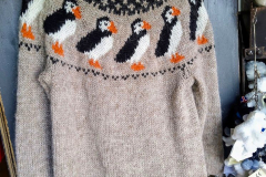 Island, Fjallabak, Islandpullover mit Papageitauchern