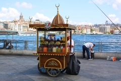 Istanbul, Verkaufswagen auf der Galatabrücke