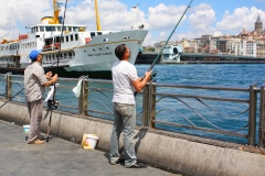 Istanbul, Angler auf der Galatabrücke
