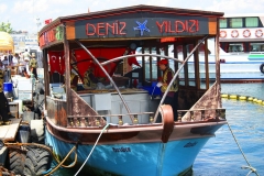 Istanbul, Imbiss-Fischerboot