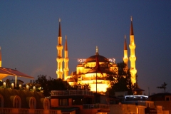 Istanbul, Blick von der Hoteldachterrasse bei Nacht auf die Blaue Moschee
