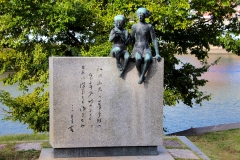 Japan, Hiroshima, Denkmal für den Kinderbuchautor Miekichi Suzuki