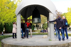 Japan, Hiroshima, Wir läuten die Friedensglocke