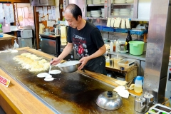 Japan, Miyajima, Hier werden Okonomyaki zubereitet