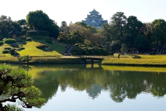 Japan, Okayama, Koraku-en Garten mit der Burg Okayama