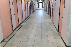 Japan, Nummerierter Toilettengang auf dem Rastplatz