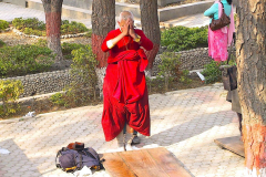 Nepal, Kathmandu, Tempelanlage Swayambhunath, Buddhistische Pilgerin
