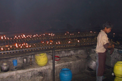 Nepal, Kathmandu, Tempelanlage Swayambhunath, Butterlampen