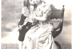 2571