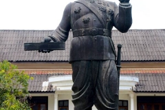 Laos, Luang Prabang, Statue Sisavang Vong
