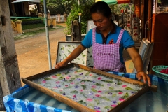Laos, Xang Khong Posa Village, traditionelle Papierherstellung