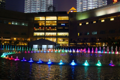 Malaysia, Kuala Lumpur,  Wasserspiele vor den Petronas Twin Towers