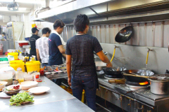 Malaysia, Kuala Lumpur,  Jalan Alor Food Street, Hektik in der Küche
