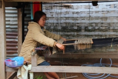 Laos, Muang Ngoi Neua, Am Webstuhl
