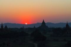 Myanmar, Bagan, Sonnenuntergang von der Shwesandaw Pagode