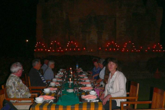 Myanmar, Bagan, Thazin Garden, Abendessen an einem stimmungsvoll beleuchteten Tempel