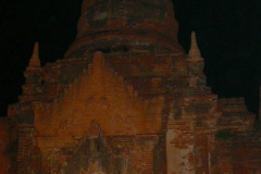 Myanmar, Bagan, Thazin Garden, Stimmungsvoll beleuchteter Tempel
