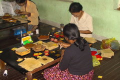 Myanmar, Mandalay, Blattgold-Schneideverpackungsräume