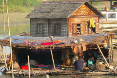 Myanmar, Mingun, Bambusflößer am Irrawaddy