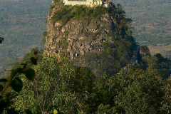Myanmar, Blick vom Popa Mountain Resort auf den Popa Taung Kalat