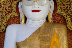 Myanmar, Pyay, Shwemyetman Pagode, Sitzender Buddha mit der goldenen Brille