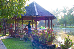 Myanmar, Pyay, Frühstück im Pavillon des Mingalar Garden Resort