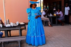 Namibia, Otjiwarongo, Herero-Frau in Tracht