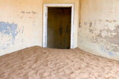 Namibia, Kolmannskuppe, Blick in ein Haus