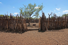 Namibia-Omapaha-Himba-Dorf