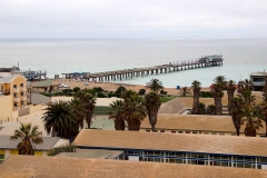 Namibia, Swakopmund, Blick vom Damaraturm des Woermannhauses auf die Jetty Landungsbrücke