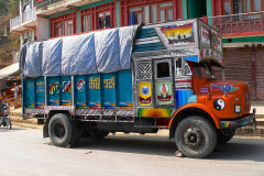 Nepal, Begegnungen unterwegs nach Tansen, Nepalesischer LKW