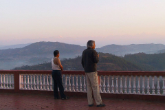Nepal, Ausblick vom Balthali Village Resort, Klare Sicht bis zum Himalaya in der Abendstimmung