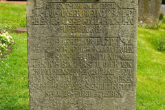 Niedersachsen, Wangerland, Kirche zum Heiligen Kreuz Pakens, Alter Grabstein