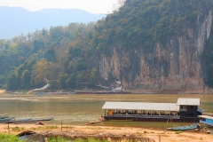 Laos, Pak Ou, Blick auf Tham Thing