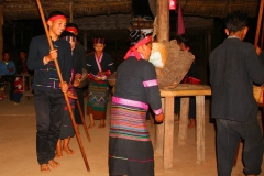 Laos, Oudomxay, Nam Kat Yola-Regenwald, Khmu Village, Tanzvorführung