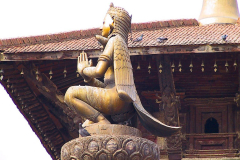Nepal, Patan, Durbar Square, Goldene Garuda Säulen-Statue
