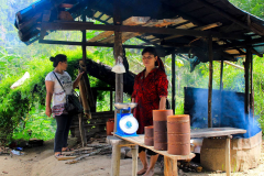 Sumatra, Umgebung Bukittinggi, Stopp an einem Rohrzuckerstand
