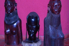 Tansania, Ngorongoro, Holzskulpturen