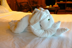 Thailand-Koh-Chang-Santhiya-Tree-Resort-Zimmer-Handtuchfigur