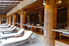 44Thailand-Koh-Chang-Santhiya-Tree-Resort-Haupthaus-Frühstücksplatz