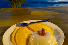 Thailand-Koh-Chang-Klong-Prao-Beach-Strandlokal-Sticky-Rice-mit-Mango