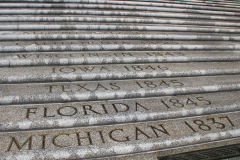 USA, Louisiana, Baton Rouge, Treppenaufgang zum Louisiana State Capitol